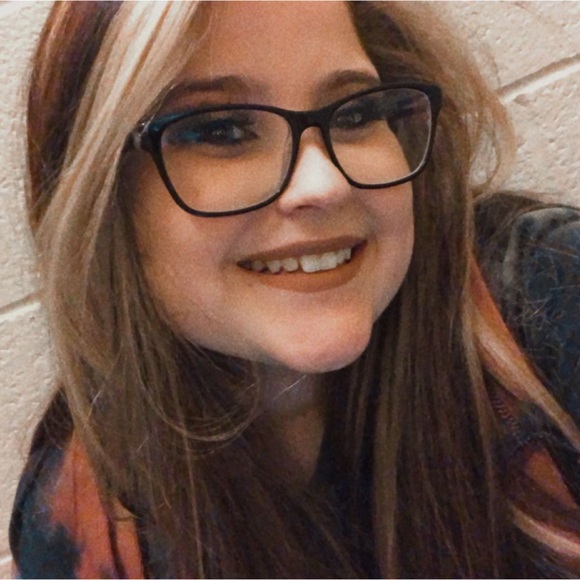 Meet your Posher, Ashley - Picture 2 of 4